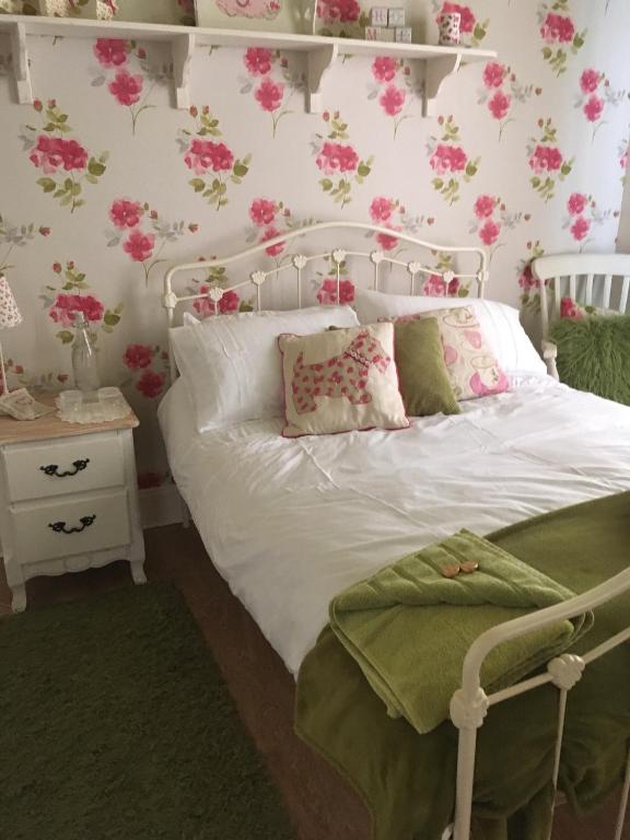 Ballyginniff Farm House room 6